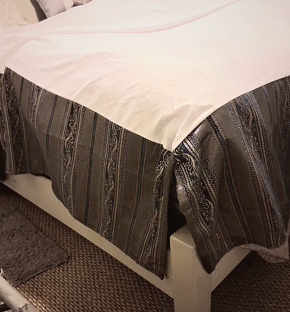 J Queen New York Bed Skirt Dust Ruffle Navy, Gold, Green Queen Size NWOT