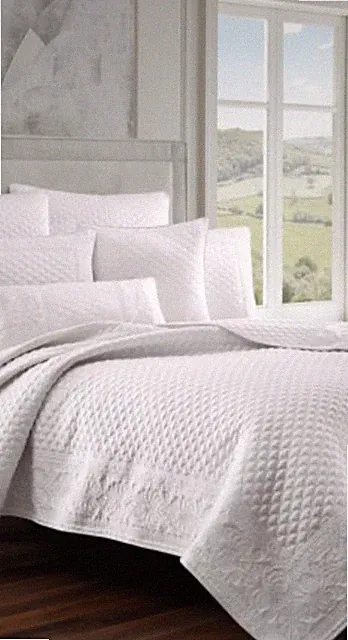 J Queen New York Embroidered Zilara FULL/QUEEN Coverlet - White - NEW