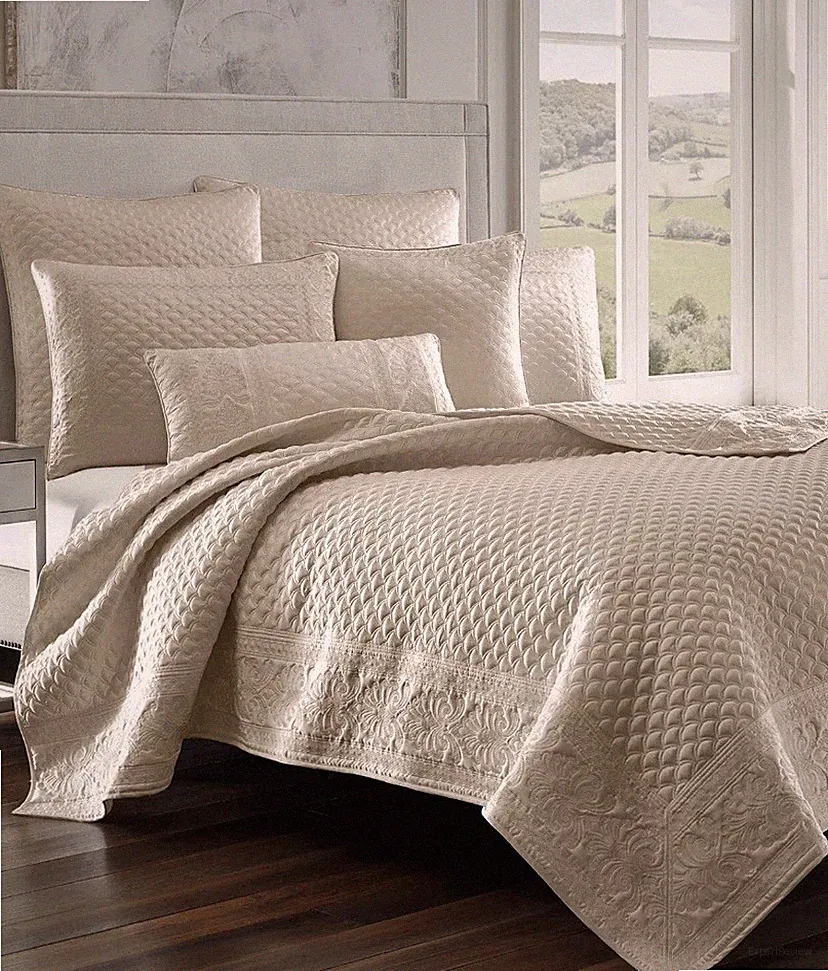 J. Queen New York Lyndon KING Quilted Coverlet Pearl