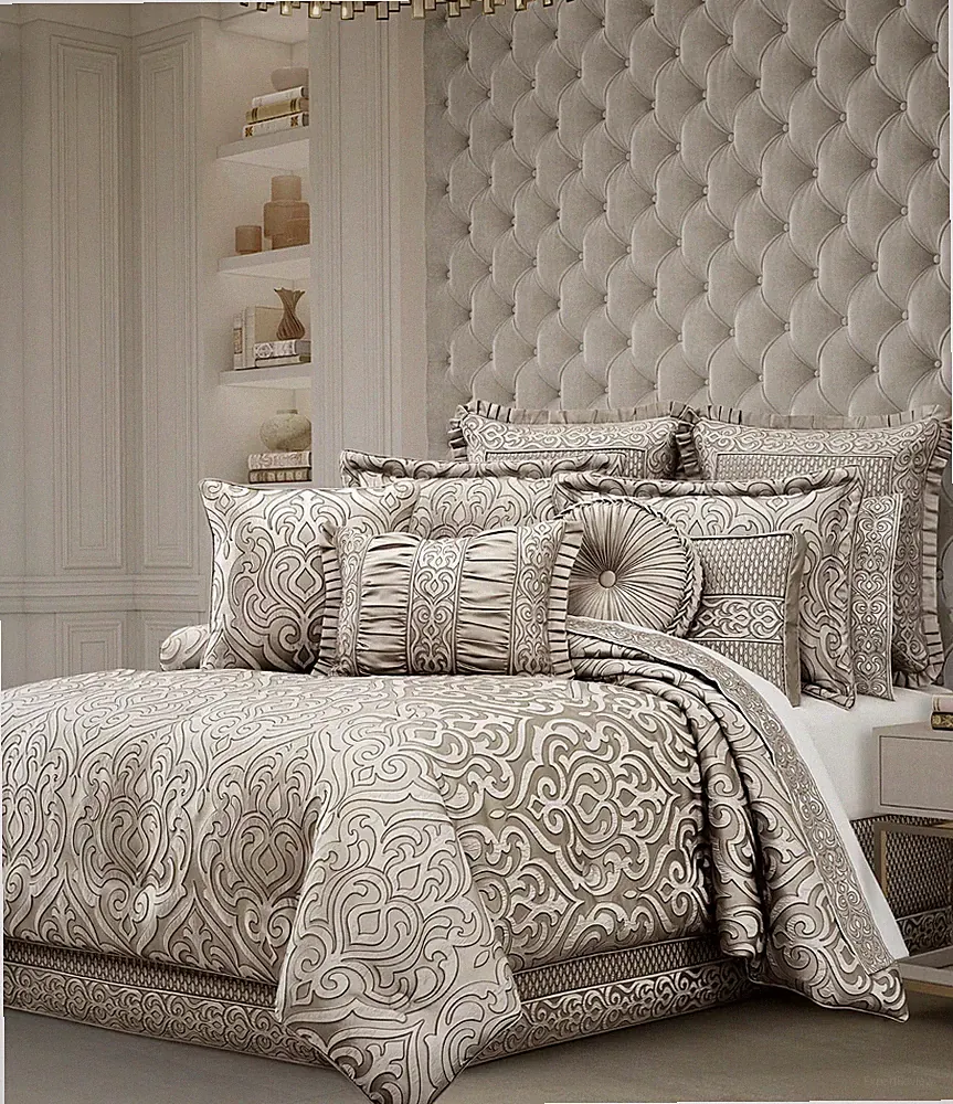 J Queen New York Regina 6 PC Queen Comforter Set w/Euro Shams Champagne $559 NWT
