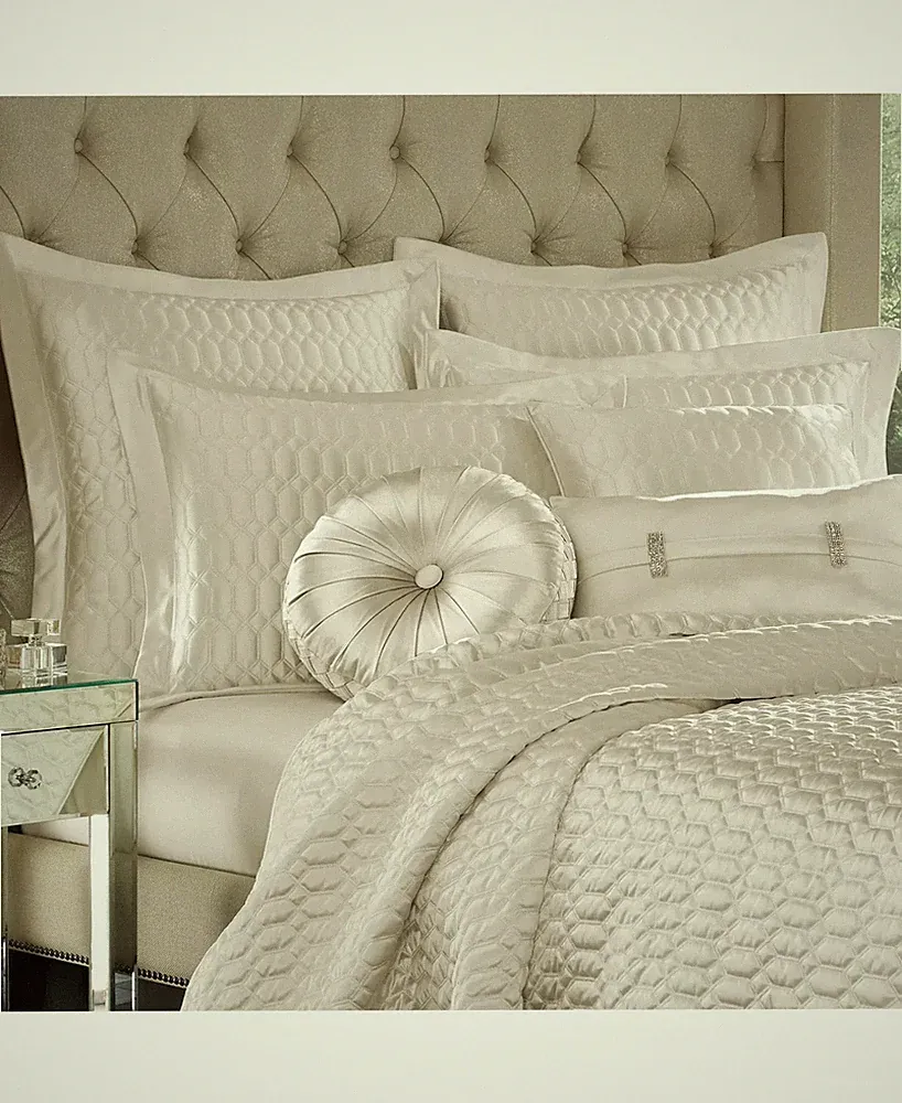 J Queen New York Satinique Quilted Quilt, Full/Queen