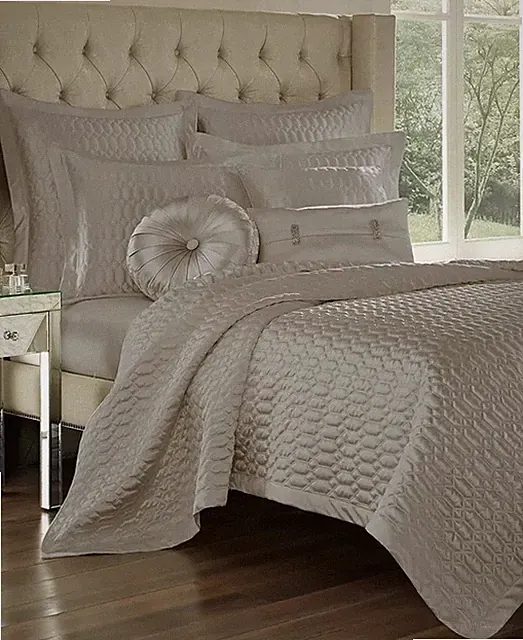 J Queen New York Satinique Quilted Quilt, King Size. Silver