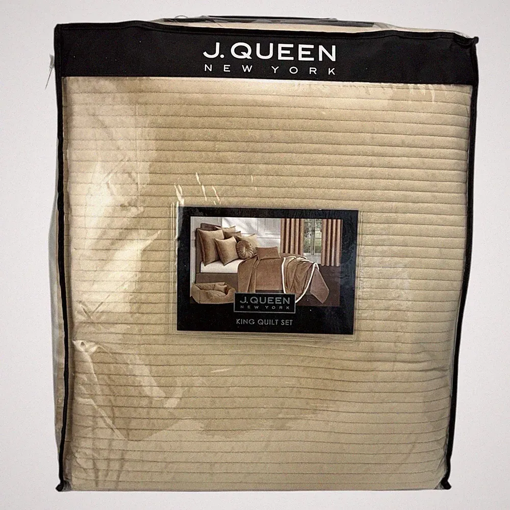 J Queen New York Townsend 3 Piece KING Quilt Set GOLD