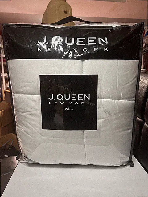 J.Queen New York Ultra Loft Mattress Topper Size Twin (39x76in) MSRP $198 NWT