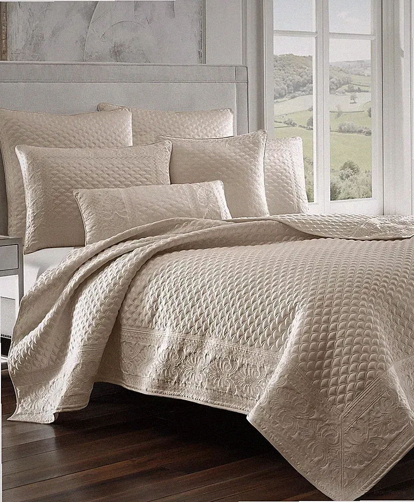 J. Queen New York Zilara KING Quilted Coverlet Pearl