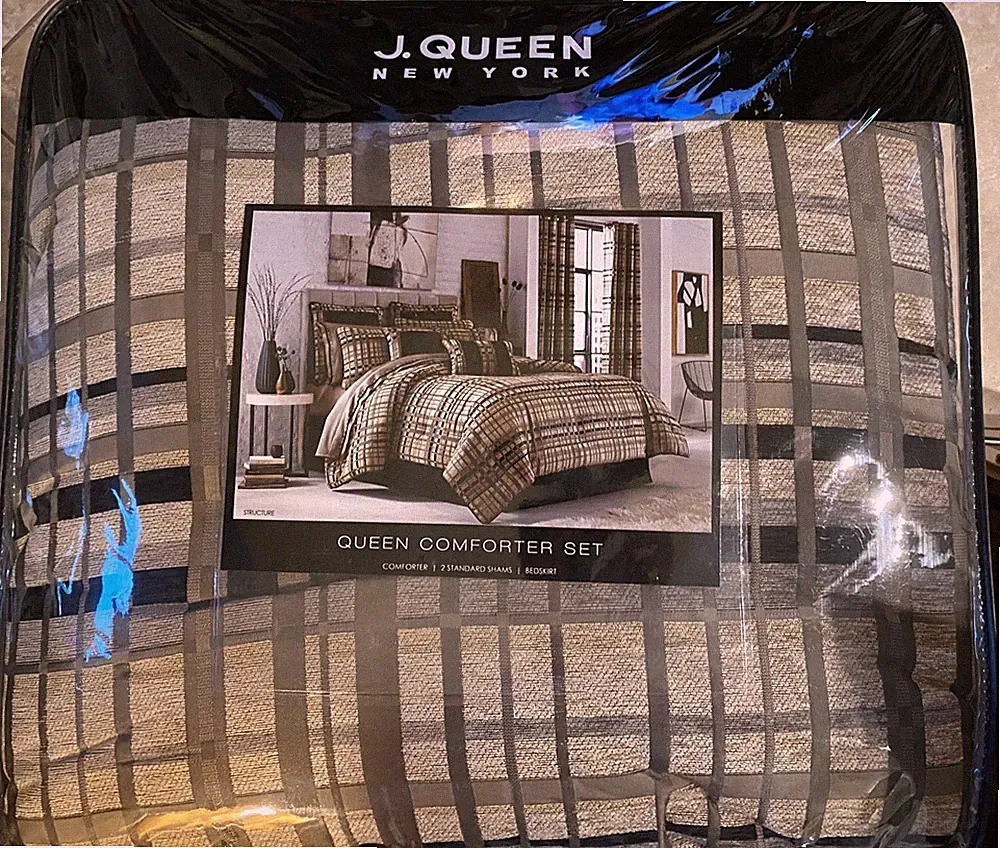 NEW J QUEEN NEW YORK 'STRUCTURE'-QUEEN SIZE-4 PIECE QUILT SET